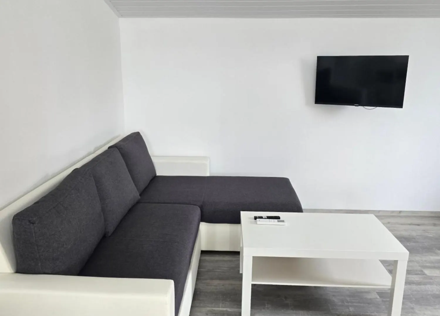 アパート Ferienwohnung Victory 1 マスレニツァ